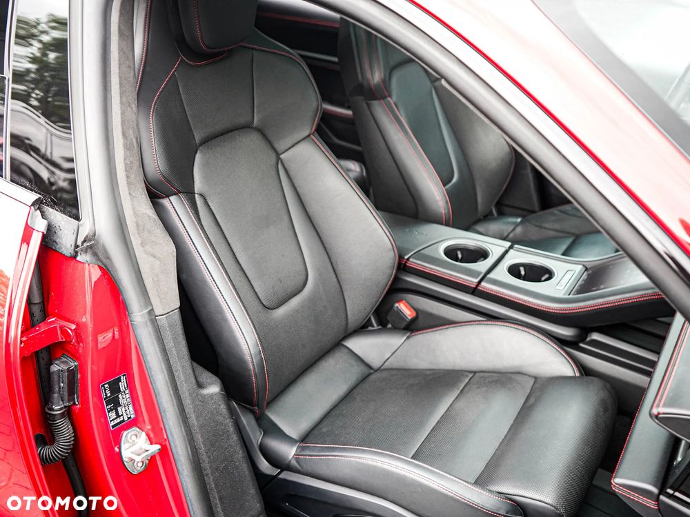 Porsche Taycan 4S - 29