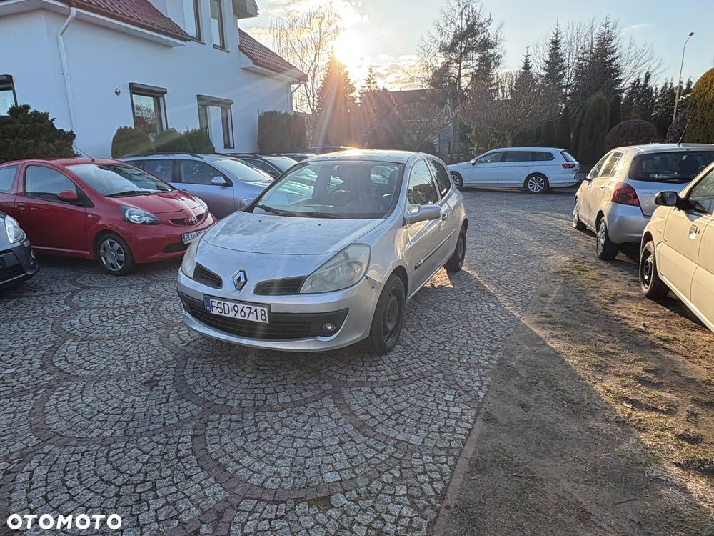 Renault Clio 1.2 16V Campus - 1