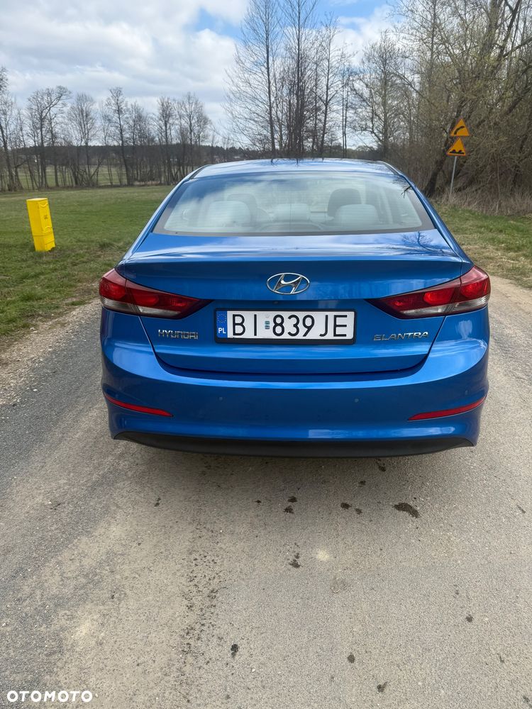 Hyundai Elantra 1.6 Comfort - 8