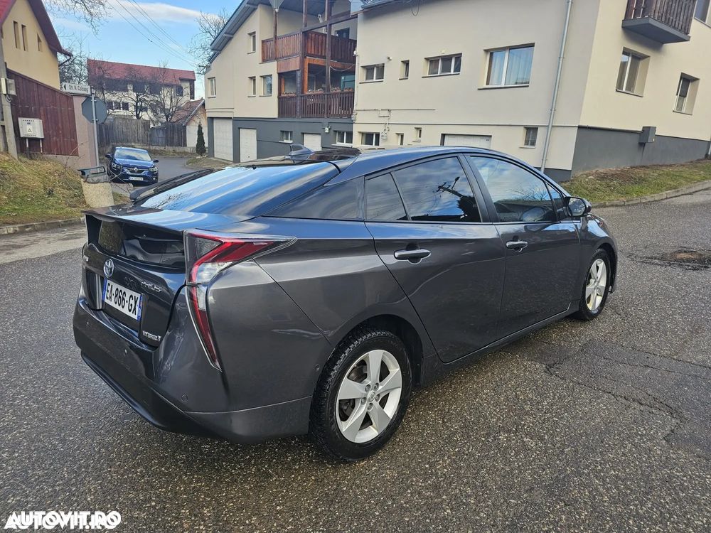 Toyota Prius - 5