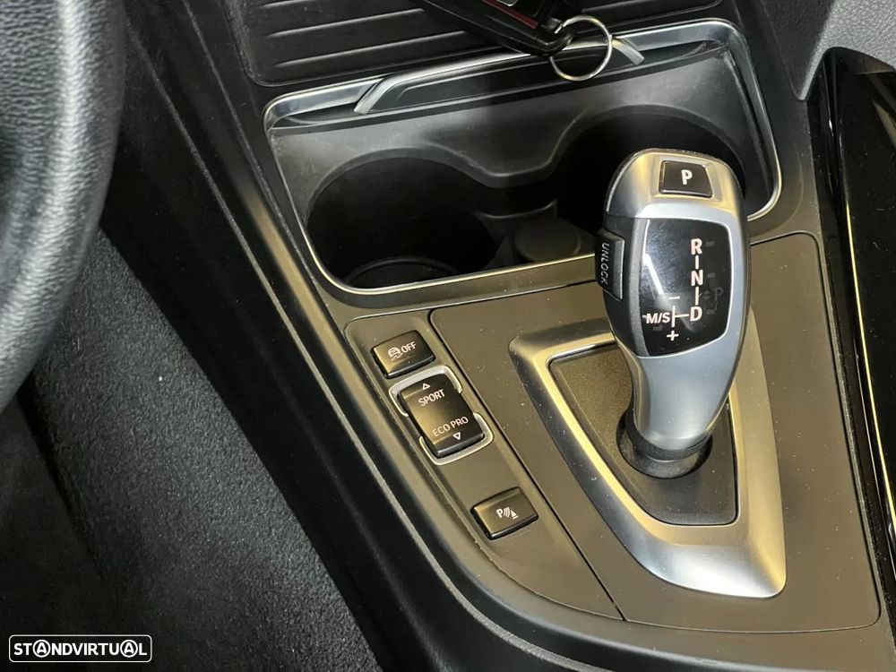 BMW 320 d Aut. Sport Line - 14