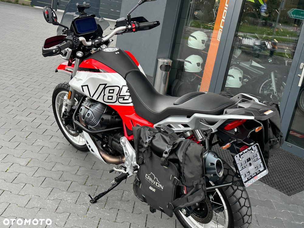 Moto Guzzi V85 - 33