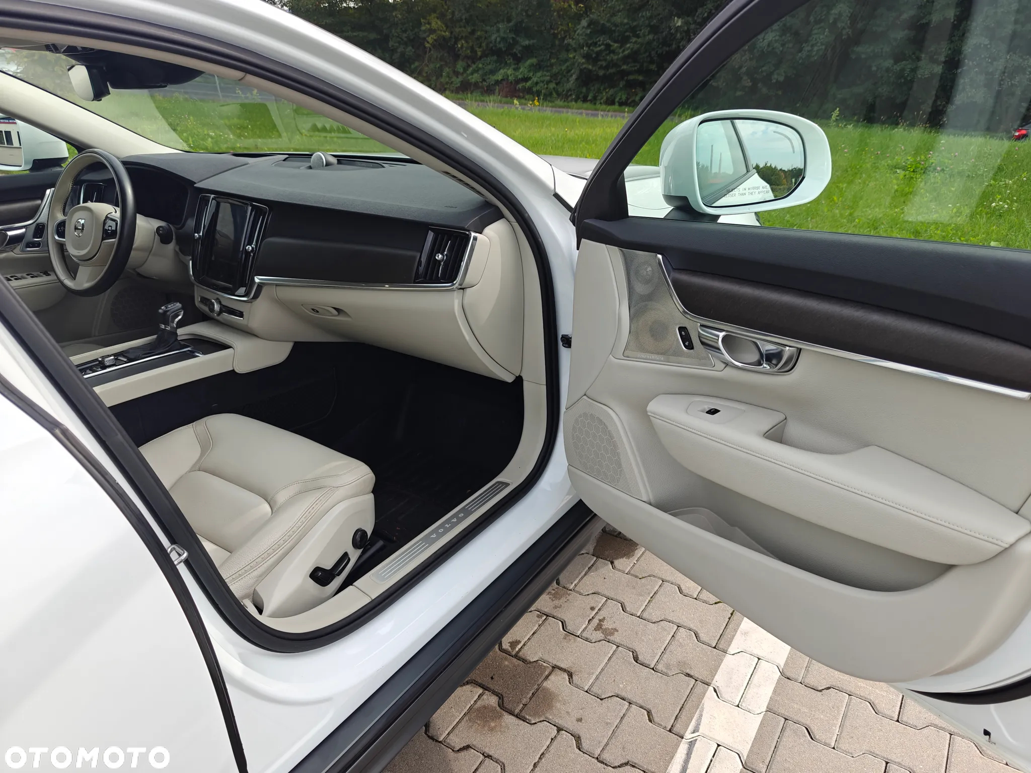 Volvo V90 Cross Country - 11