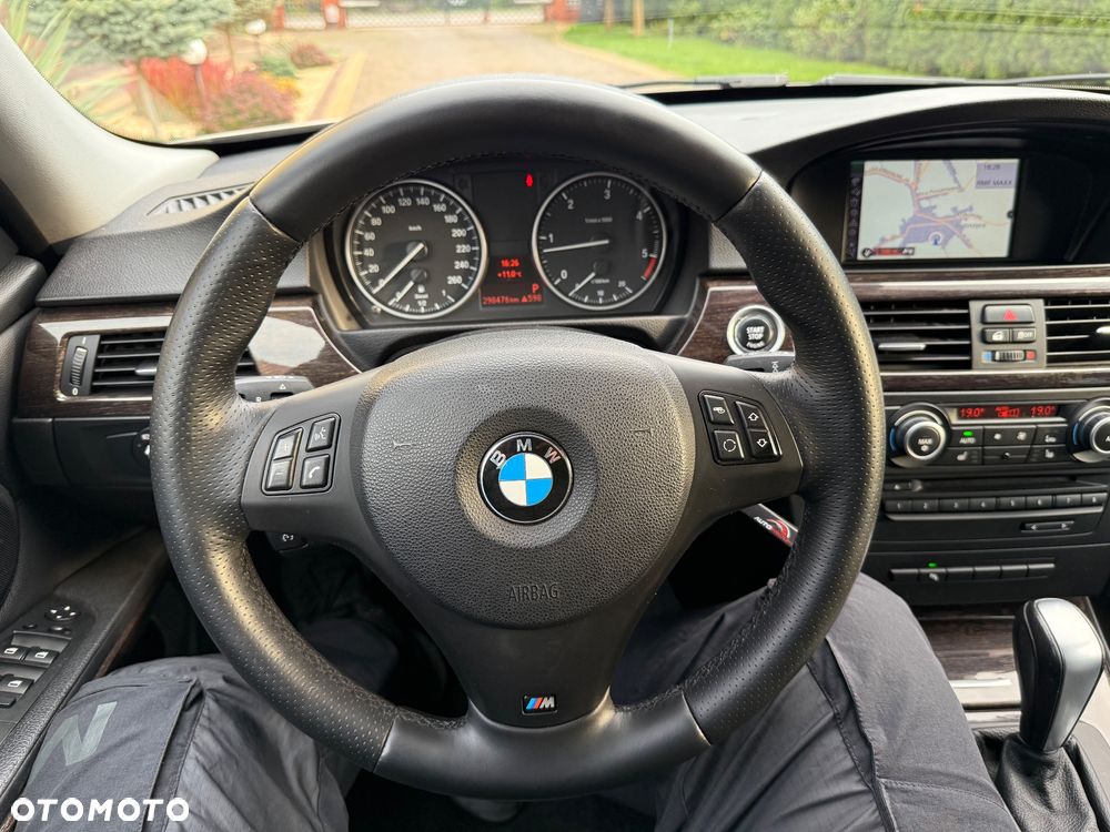 BMW Seria 3 320d Touring Sport-Aut Blue Performance Luxury Line - 27