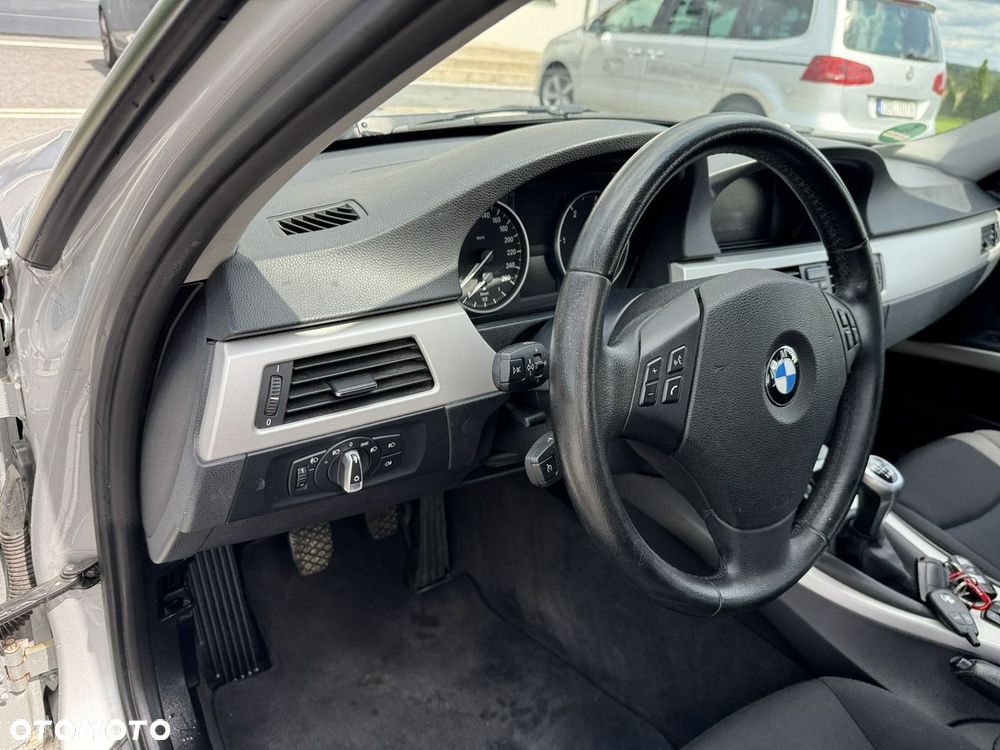 BMW Seria 3 318d - 19