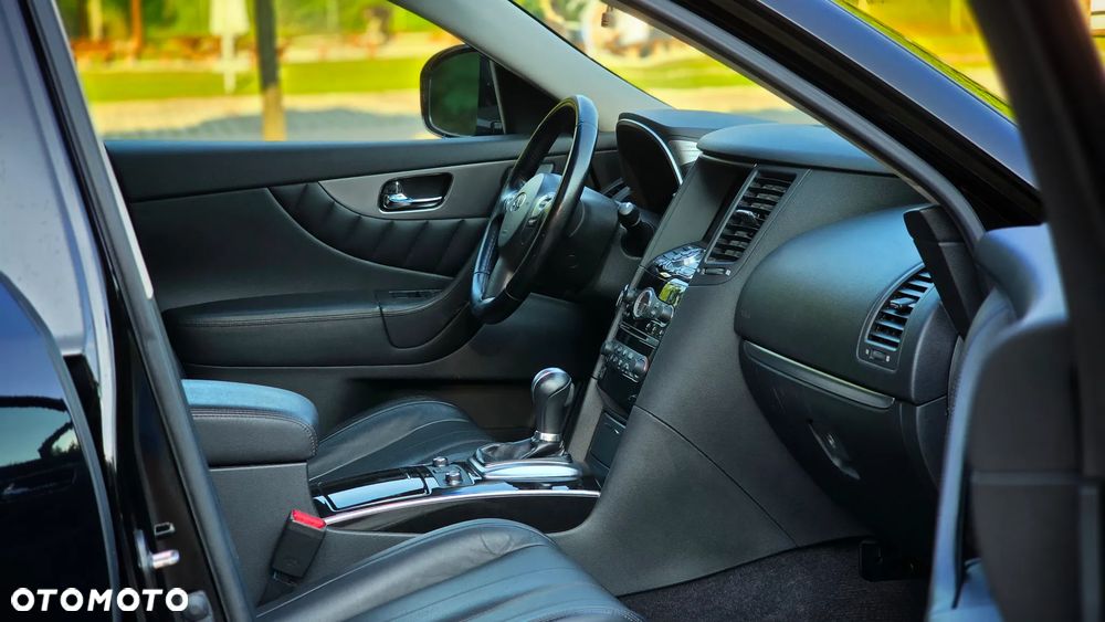 Infiniti QX70 3.7 GT - 18