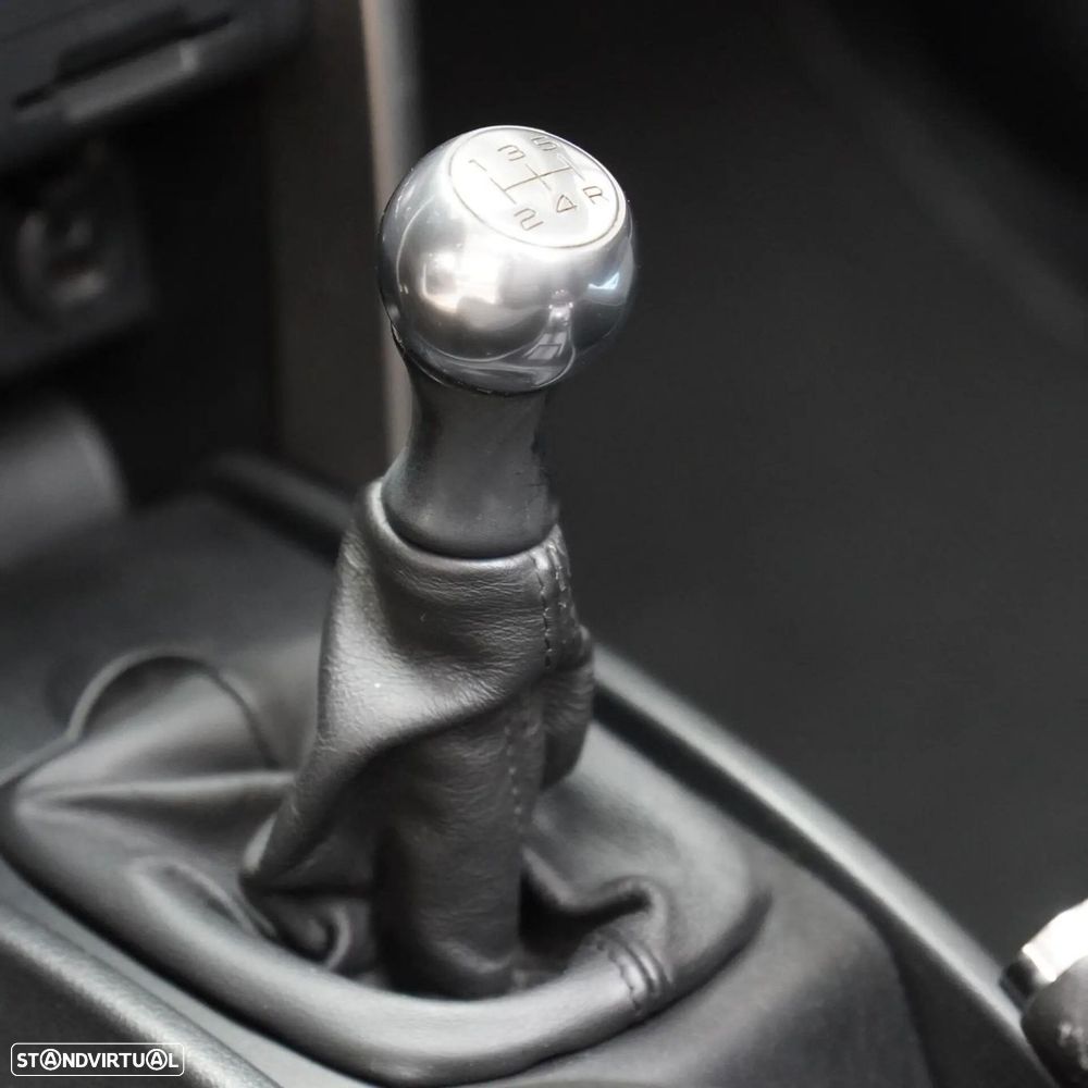 Peugeot 207 CC 1.6 SE 200 Anos - 18