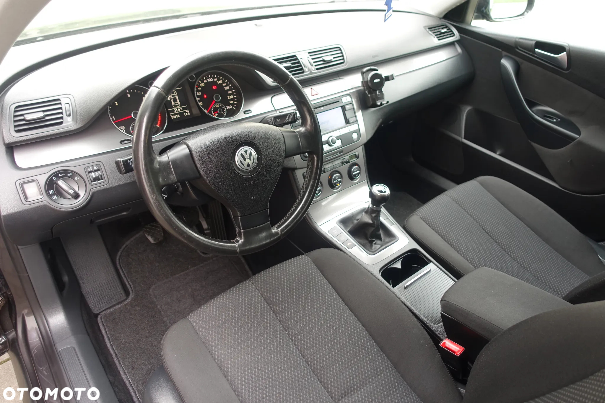 Volkswagen Passat 2.0 TDI DPF BlueMot Comfortline - 19
