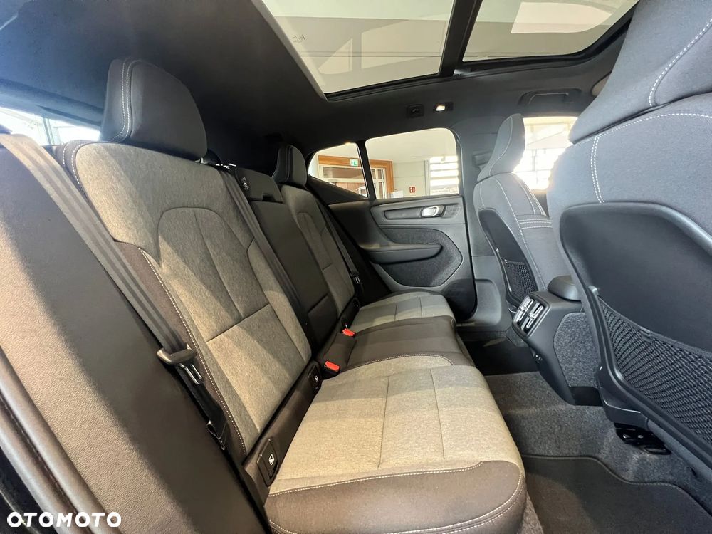 Volvo XC 40 B4 B AWD DKG Ultimate Dark - 24
