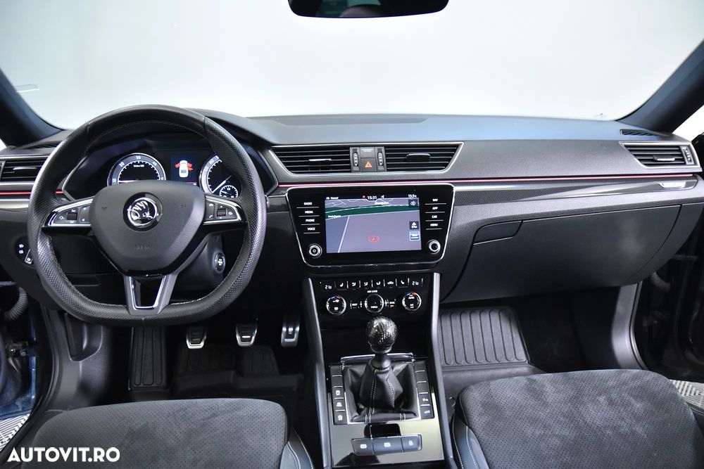 Skoda Superb 2.0 TDI DSG Sportline - 10