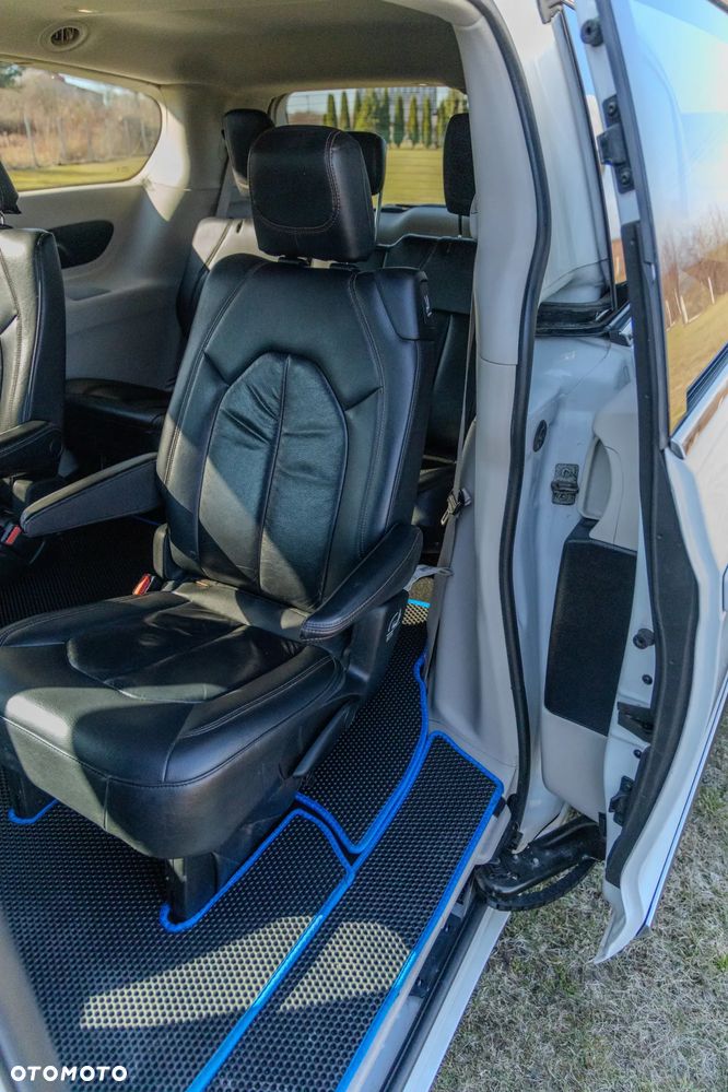 Chrysler Pacifica - 9