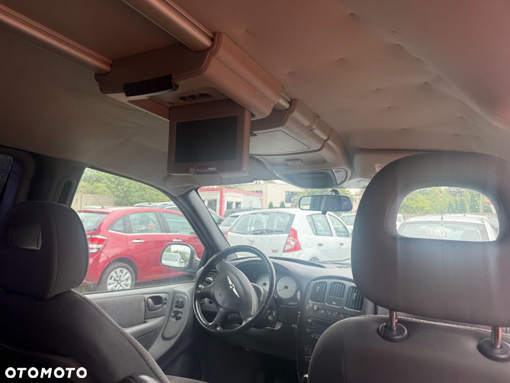 Chrysler Voyager 2.4 SE - 9
