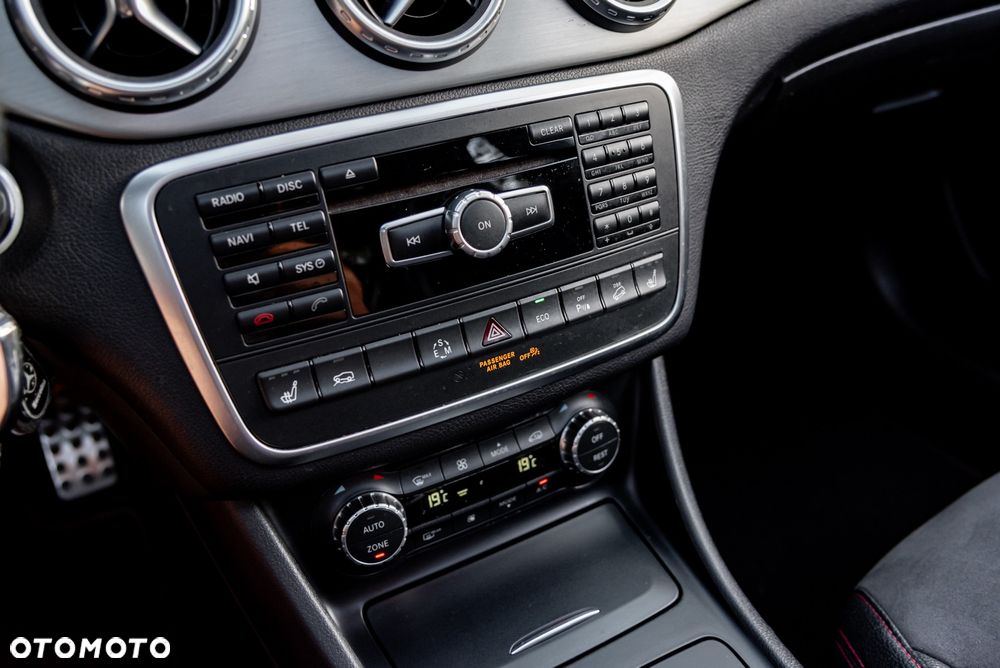 Mercedes-Benz GLA 250 4Matic 7G-DCT AMG Line - 33