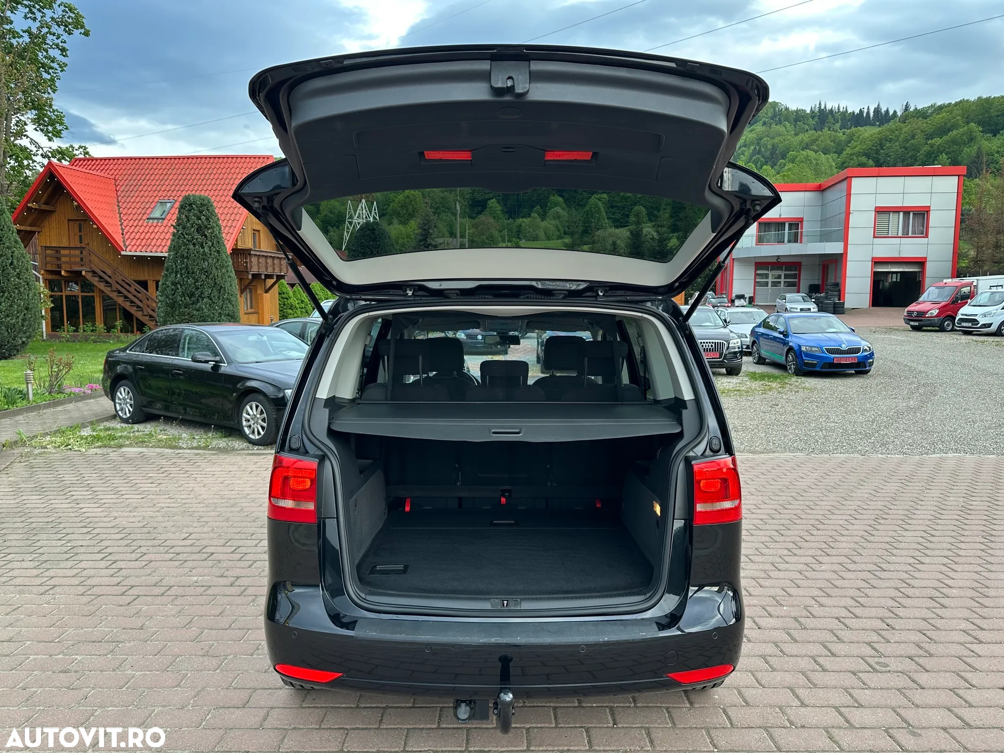 Volkswagen Touran 2.0 TDI DPF BlueMotion Technology DSG Life - 9