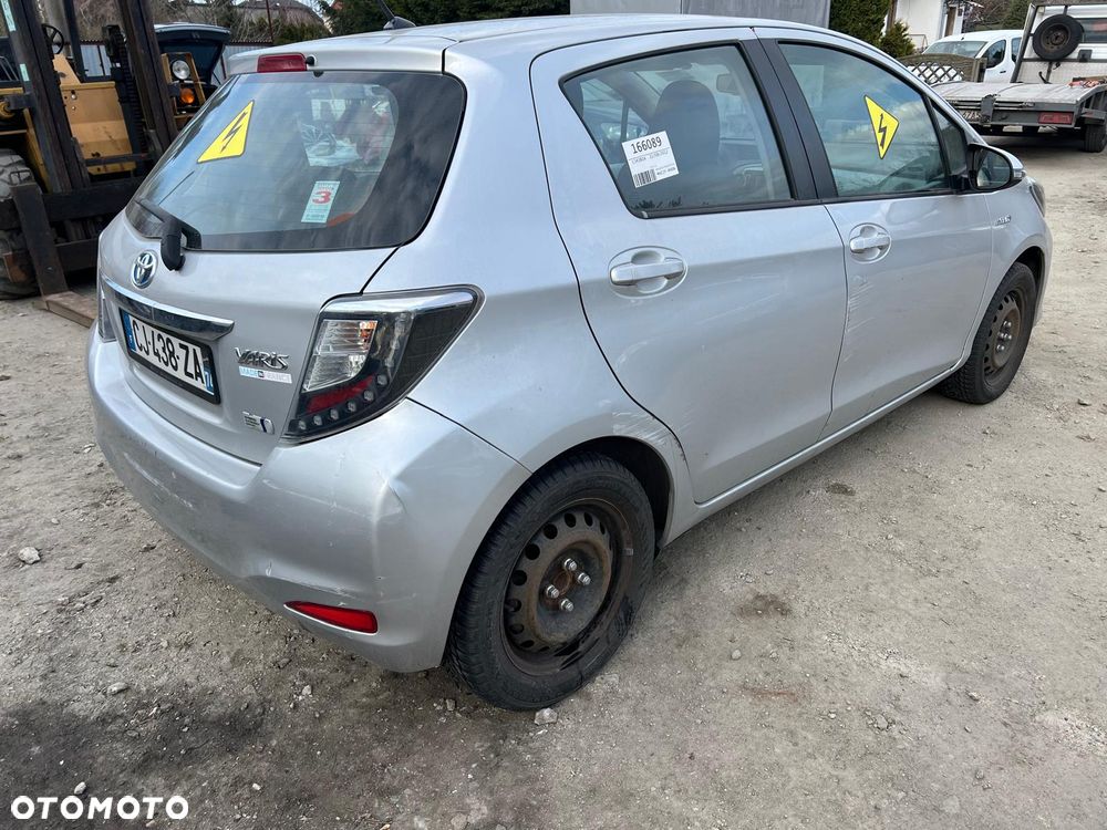 Toyota Yaris Hybrid 100 Premium - 4