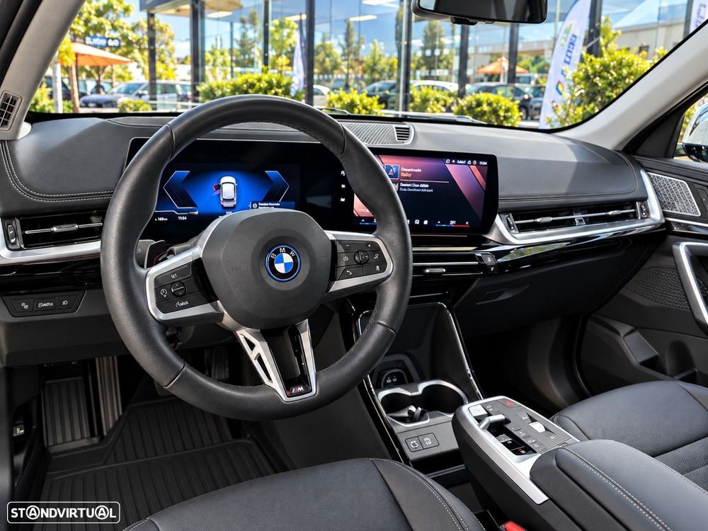BMW iX1 eDrive20 - 9