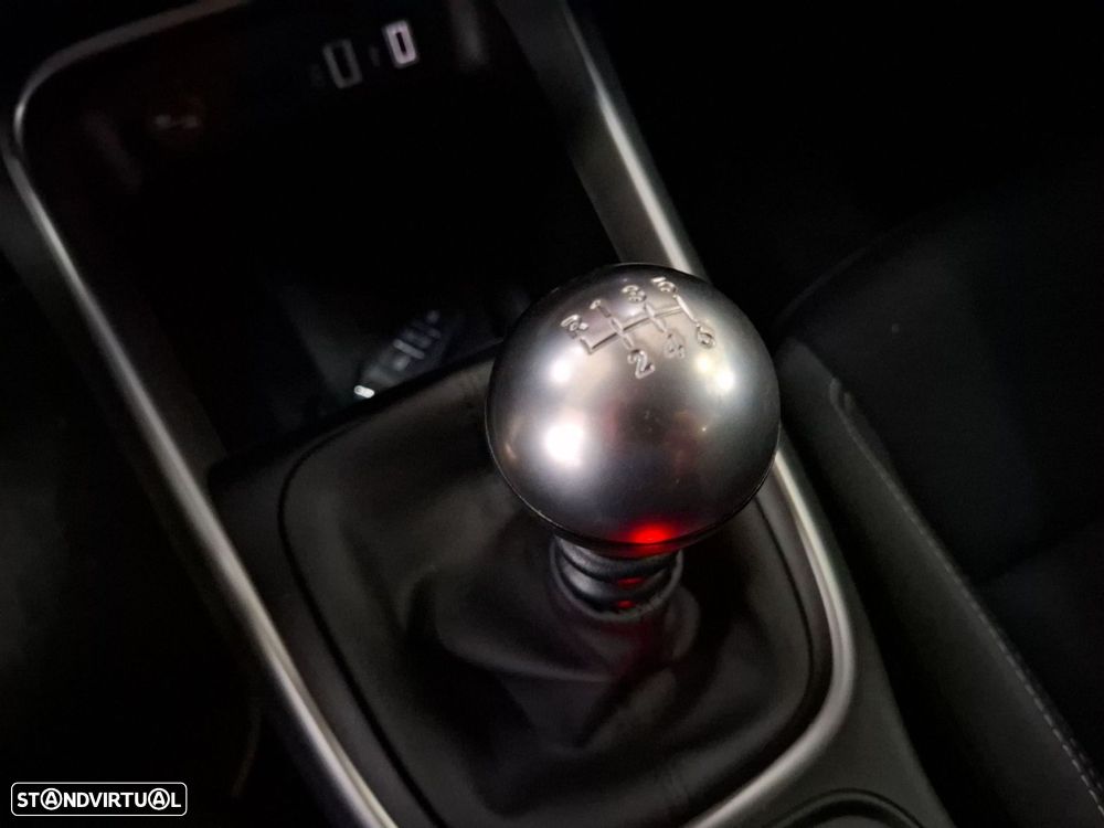 Jeep Avenger 1.2 GSE T3 Altitude - 17