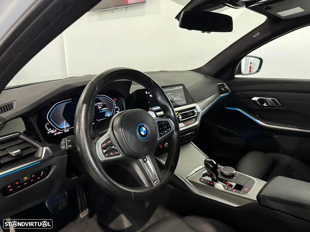 BMW 330 e Touring Pack M Auto - 13