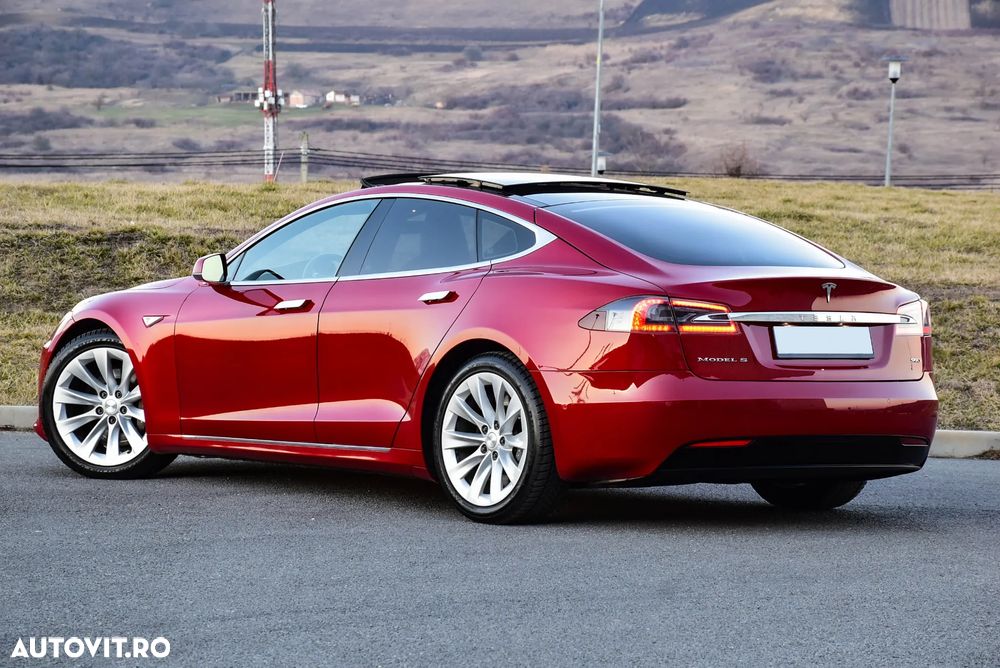 Tesla Model S - 5
