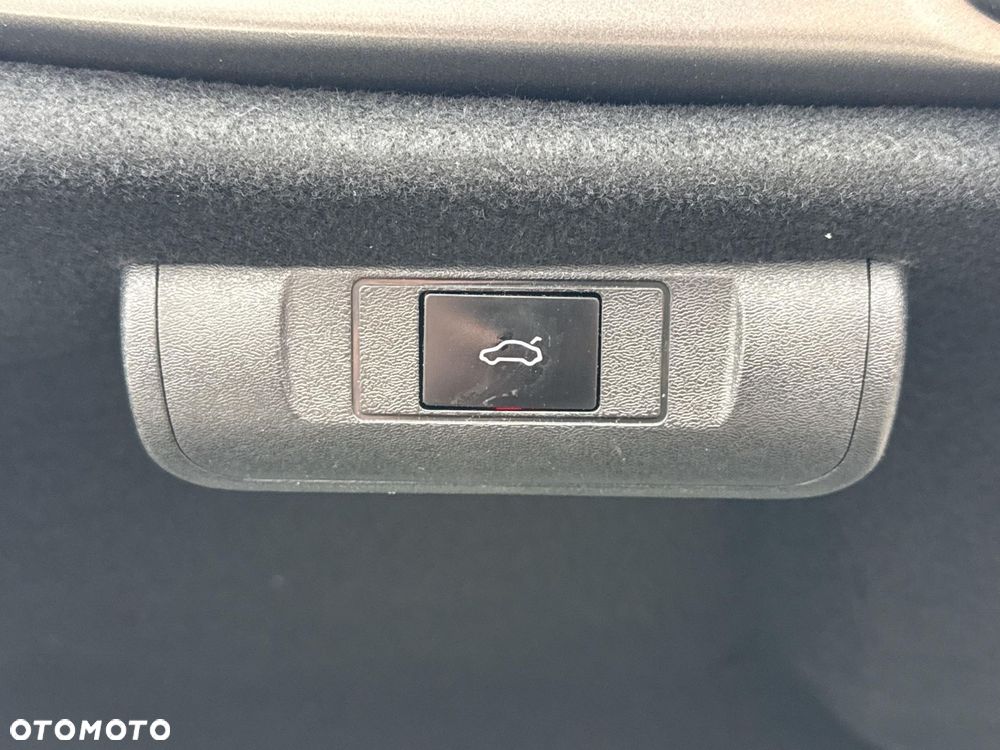 Toyota Camry 2.5 Hybrid Prestige CVT - 24