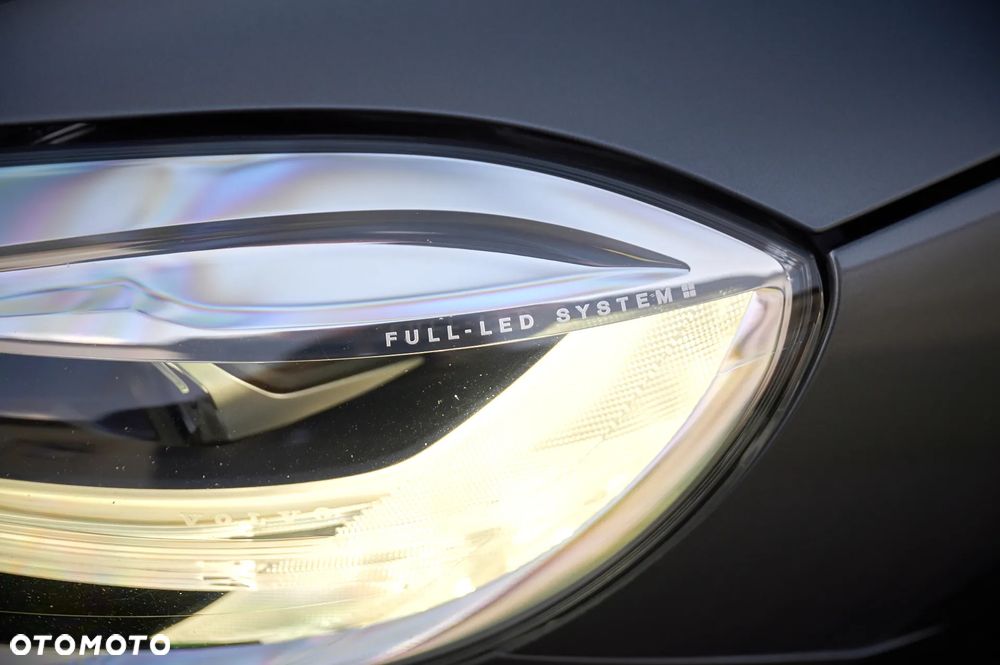 Volvo V40 D3 Geartronic RDesign - 21
