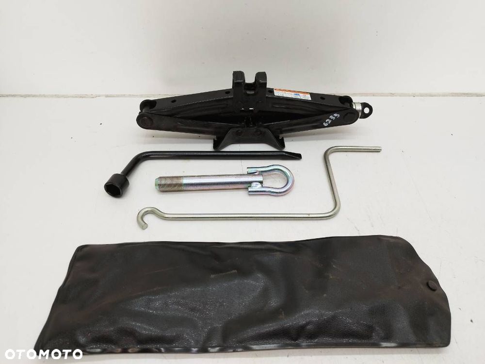 ZESTAW NARZĘDZI PODNOŚNIK LEWAREK UCHO KLUCZ YARIS III P15 - 1