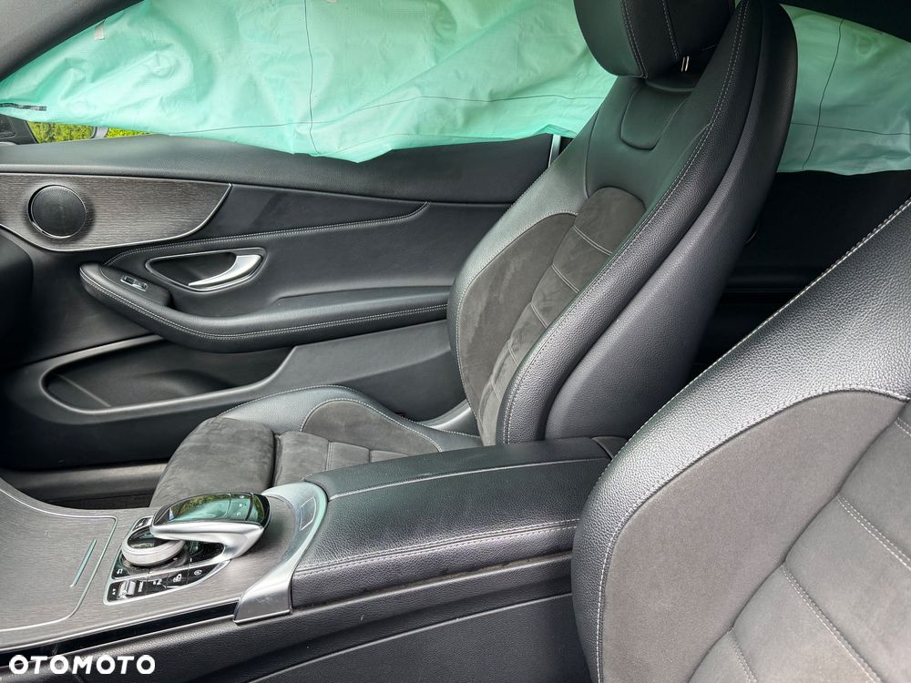 Mercedes-Benz Klasa C 200 4Matic 9G-TRONIC AMG Line - 11