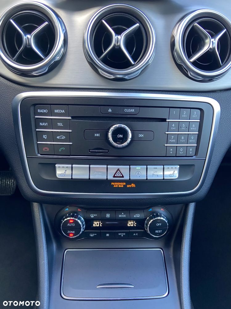 Mercedes-Benz GLA - 34
