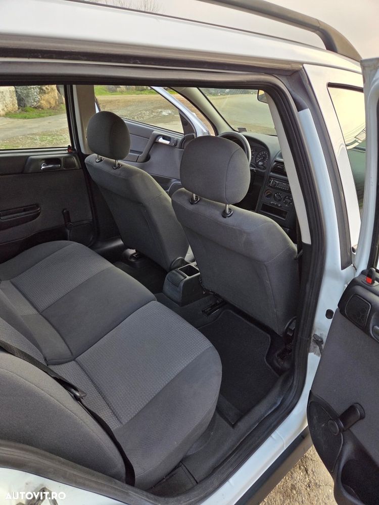 Opel Astra 1.4 Caravan - 17