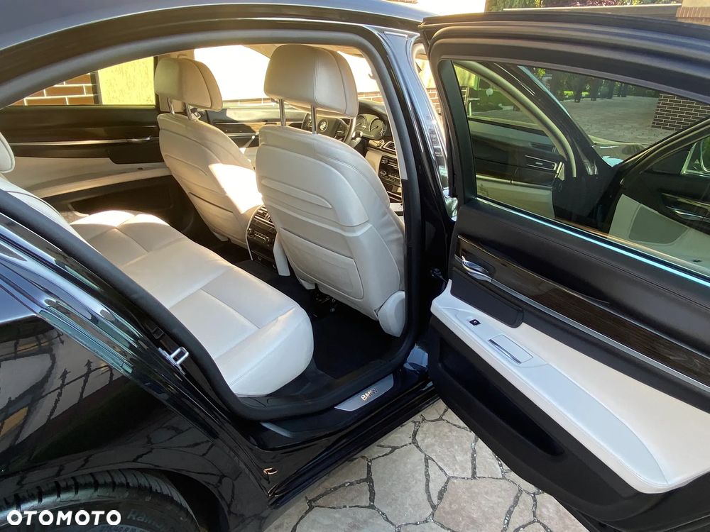 BMW Seria 7 740d xDrive - 13