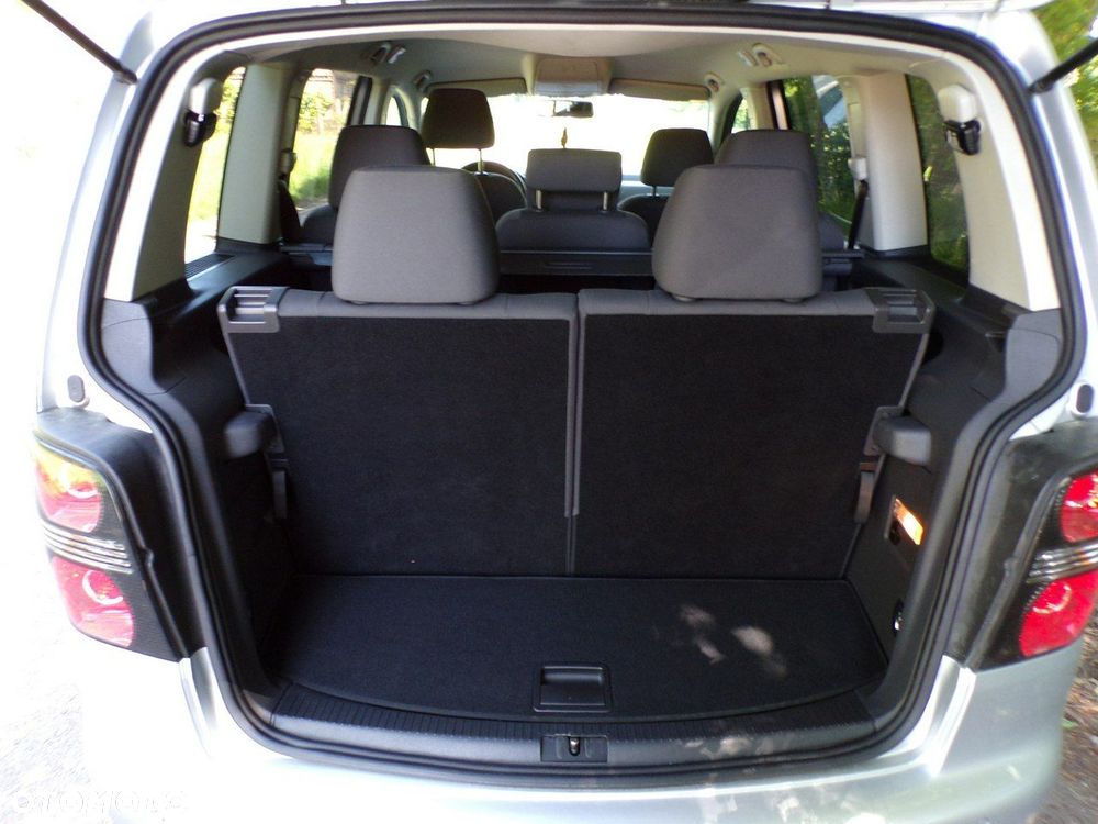 Volkswagen Touran - 25