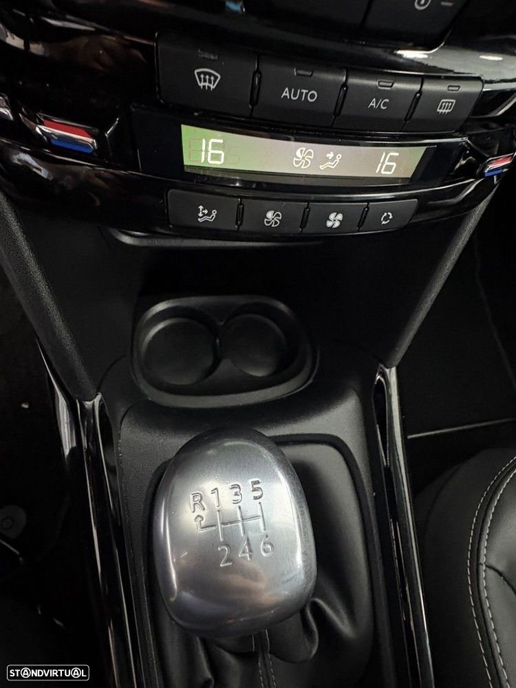 Peugeot 2008 1.2 PureTech Allure - 15