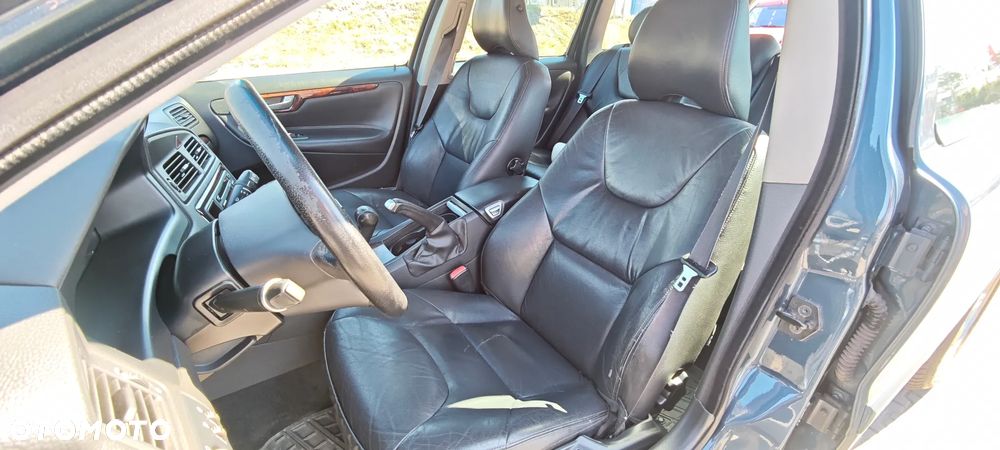 Volvo V70 2.4 D - 12