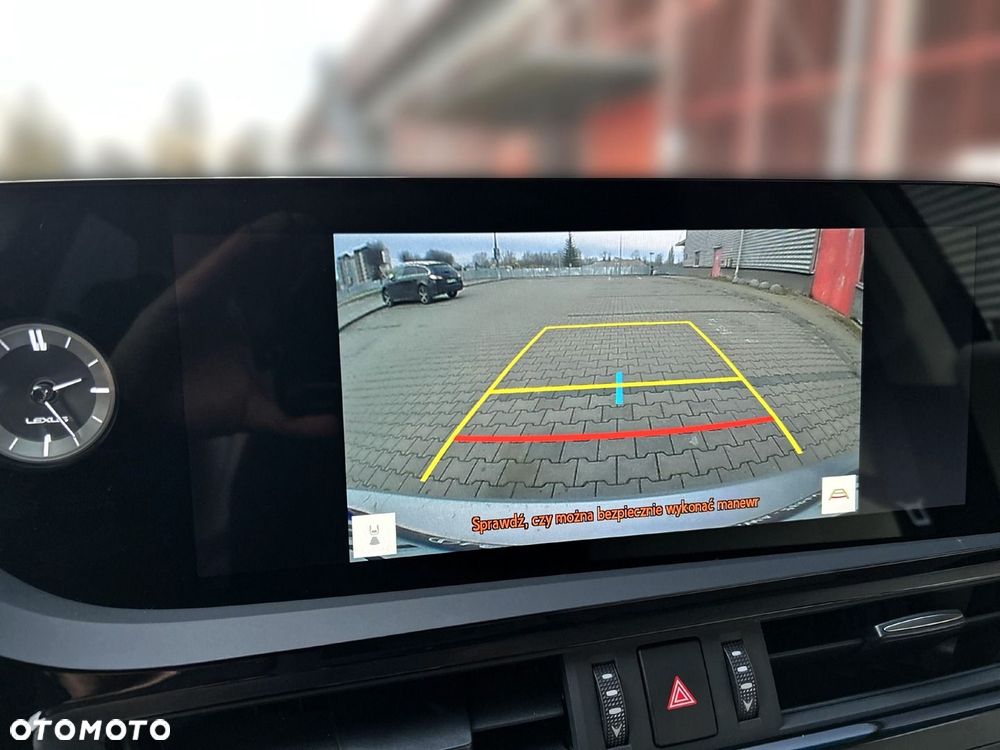 Lexus ES 300h Business Edition - 13