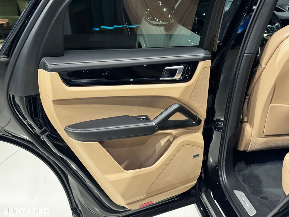 Porsche Cayenne Coupe - 26