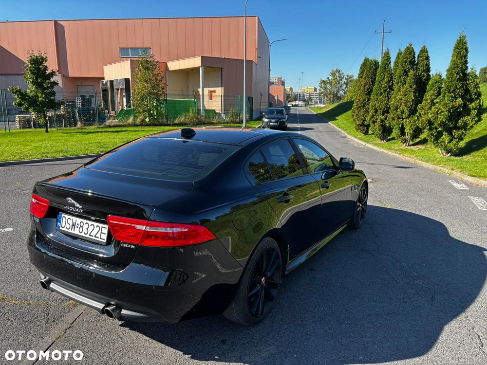 Jaguar XE 30t AWD R-Sport - 9