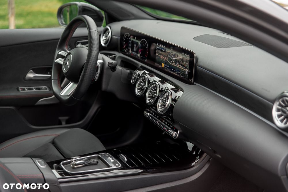 Mercedes-Benz Klasa A 220 4-Matic AMG Line 8G-DCT - 11