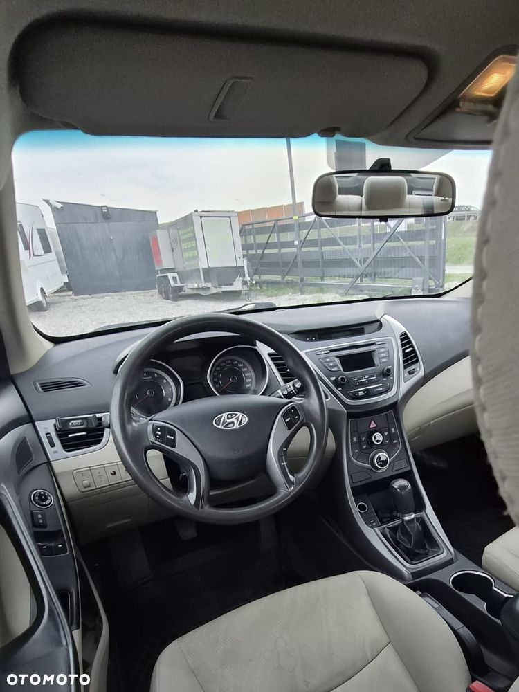Hyundai Elantra 1.6 Comfort - 3