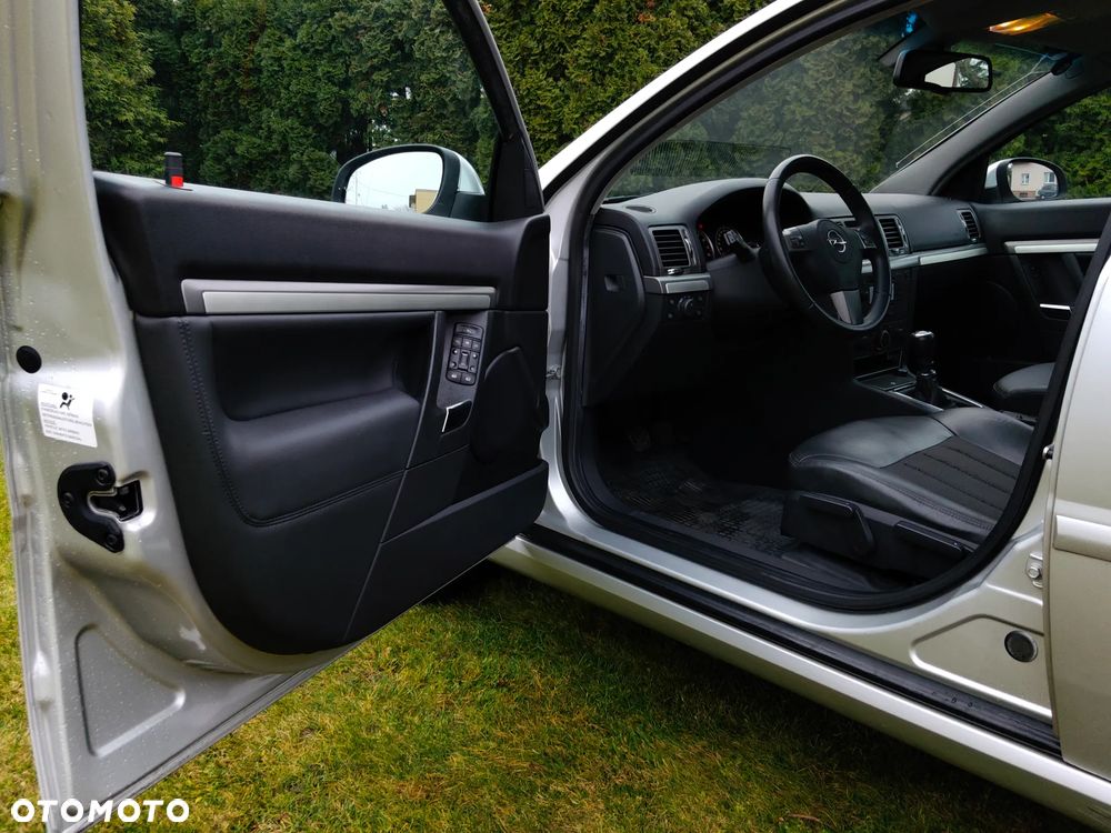 Opel Vectra 2.2 - 8