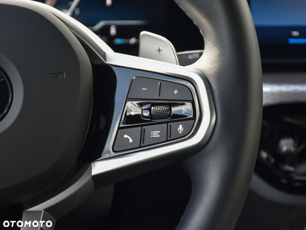 BMW Seria 3 330i xDrive M Sport - 35