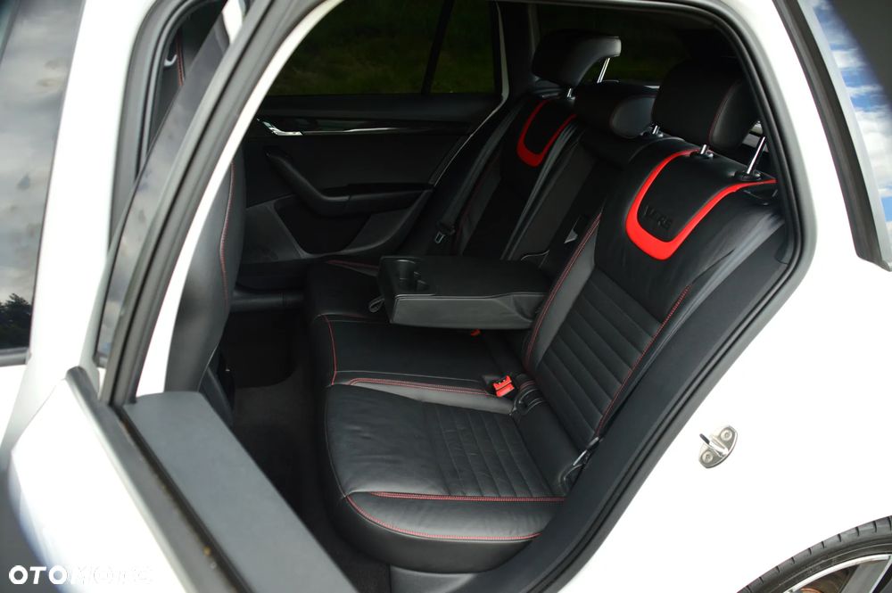 Skoda Octavia 2.0 TSI RS - 8