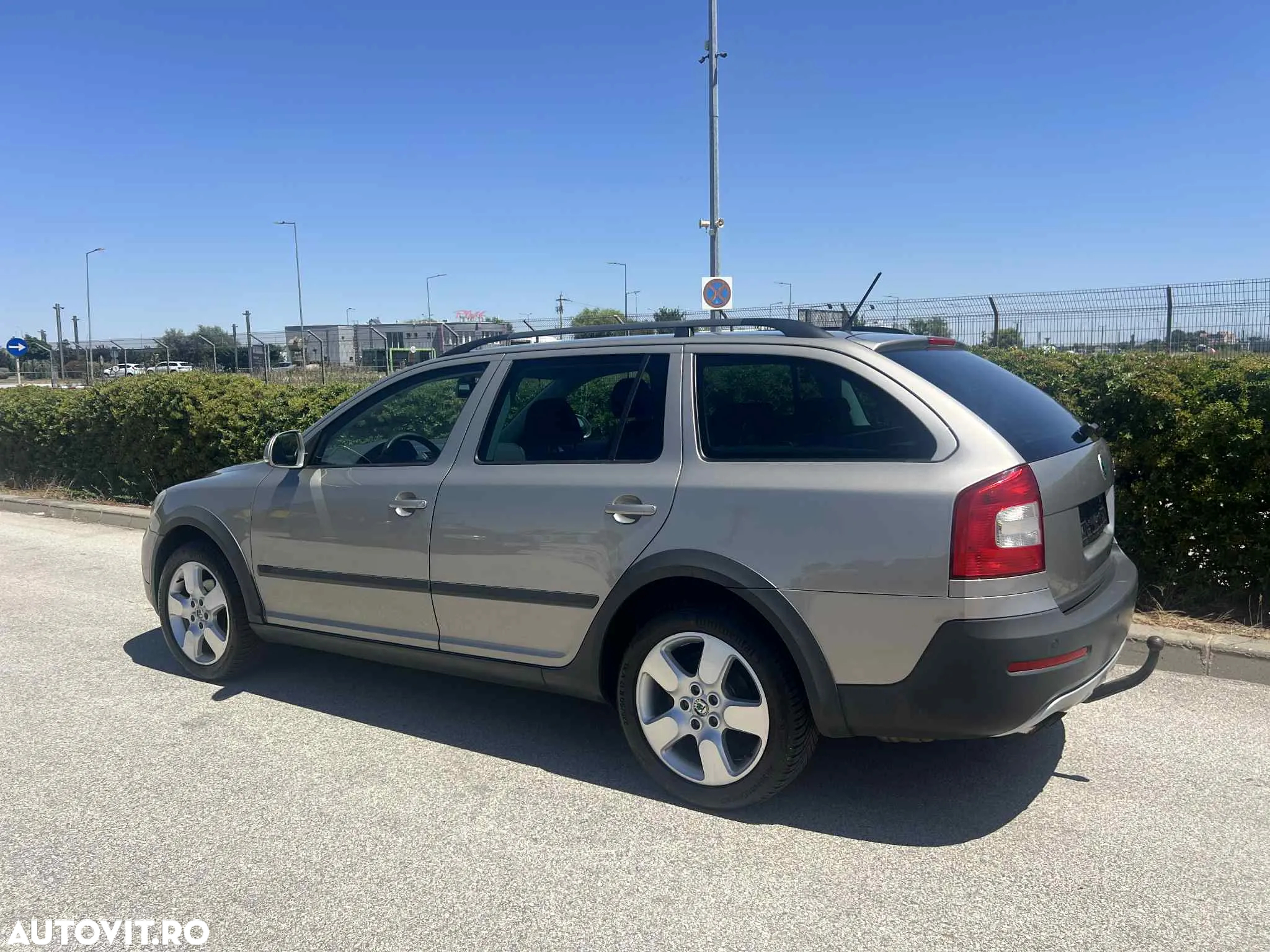 Skoda Octavia Combi 2.0 TDI 4x4 Scout - 5