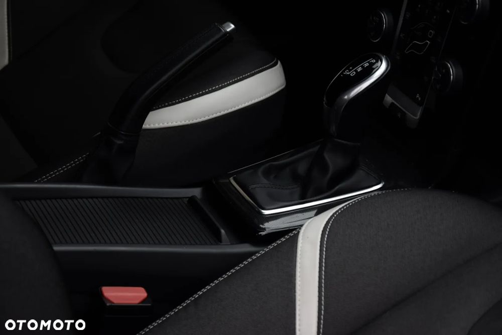 Volvo V40 T3 Geartronic - 13