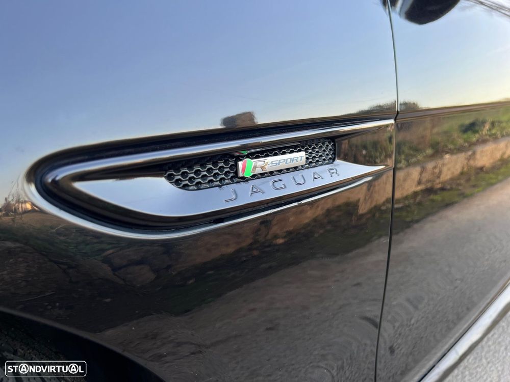 Jaguar XE 2.0 D R-Sport - 27