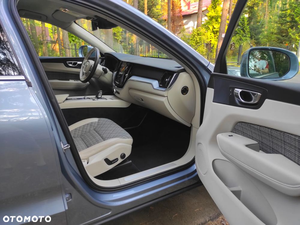 Volvo XC 60 B4 D AWD Momentum Pro - 9