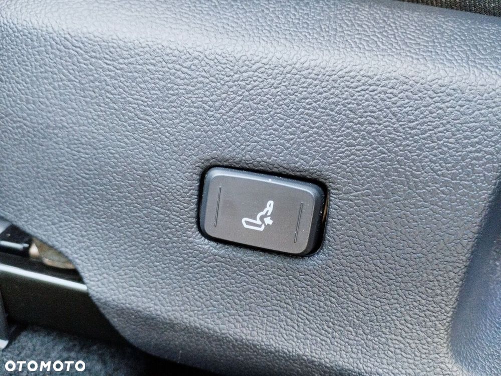 Toyota Corolla 1.8 Hybrid Comfort - 23