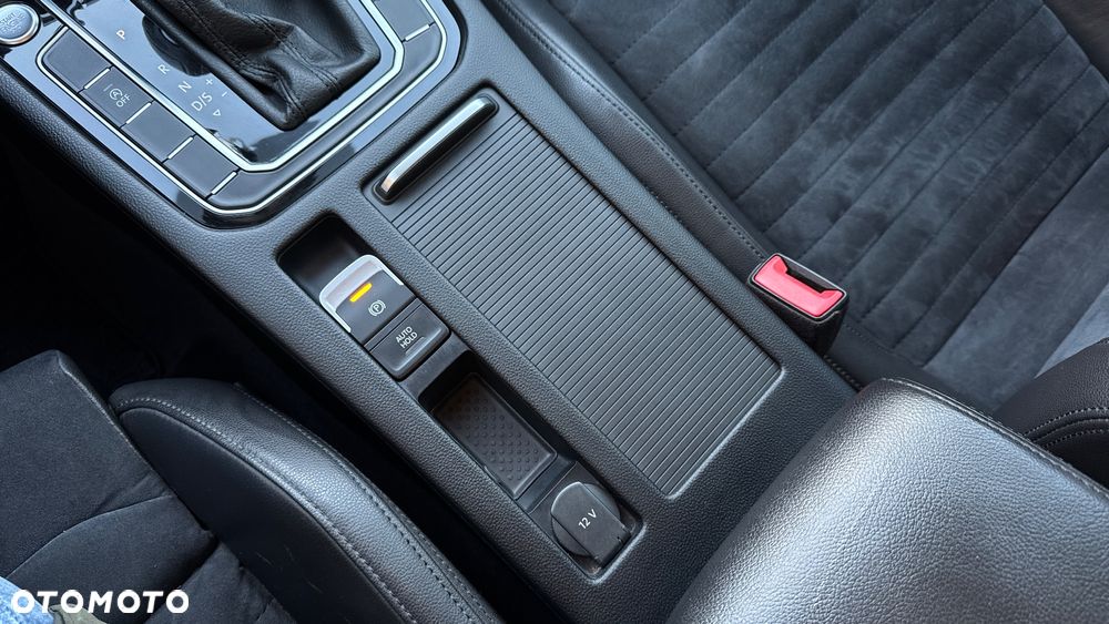 Volkswagen Passat 2.0 TDI (BlueMotion Technology) DSG Highline - 24