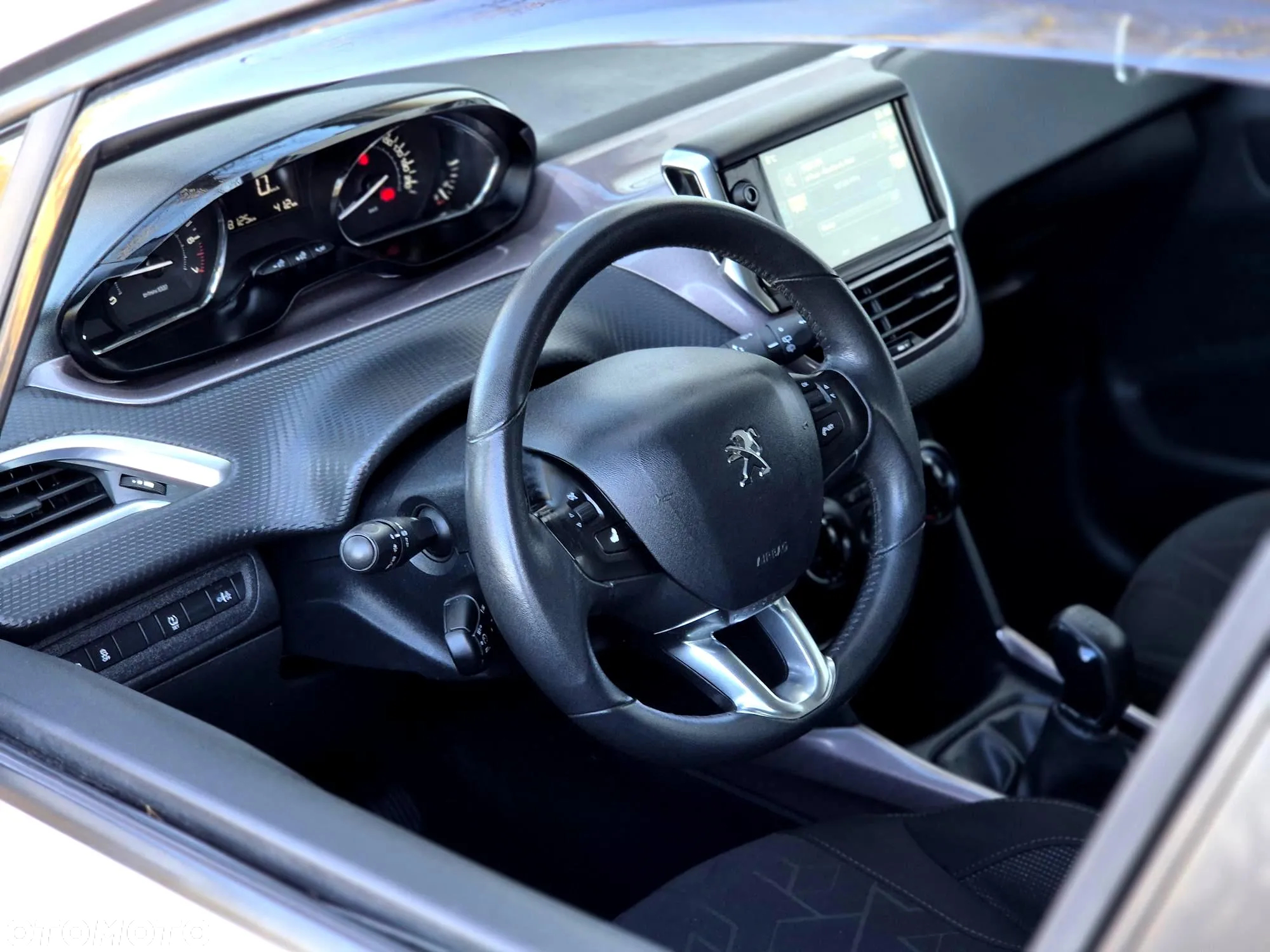 Peugeot 2008 1.2 VTi Allure - 30