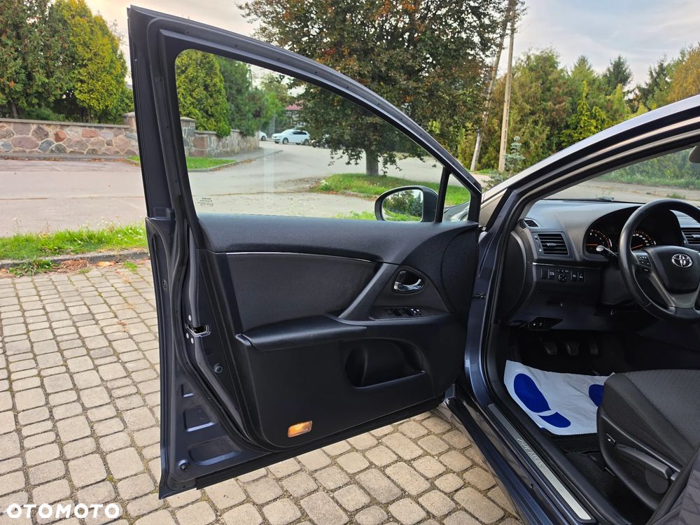Toyota Avensis 2.0 Executive - 21