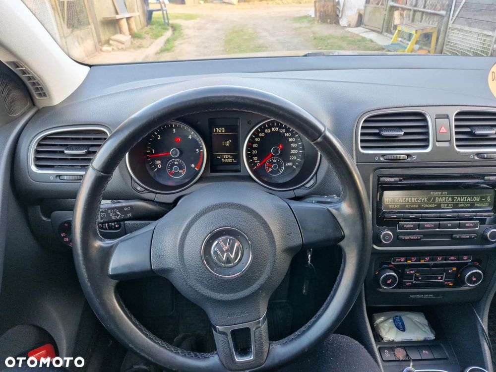 Volkswagen Golf - 6